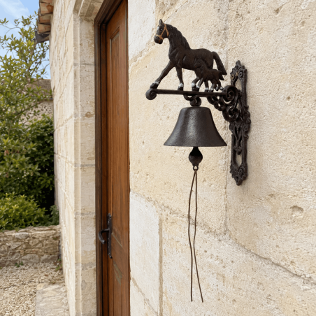 Grande campana de hierro fundido de yegua y potro para puerta