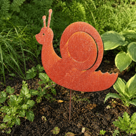 Caracol decorativo de jardín con gran concha en relieve