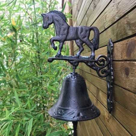 campana de jardín en hierro fundido con caballo