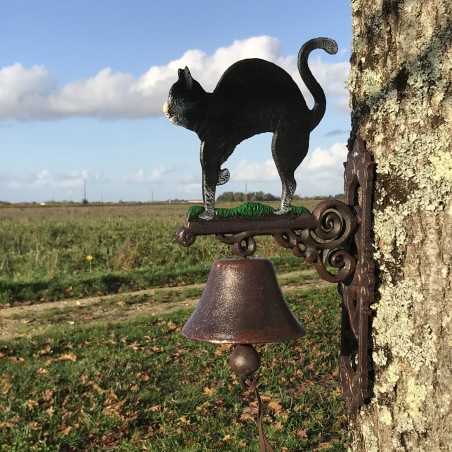 Campana de puerta de hierro fundido con gato negro