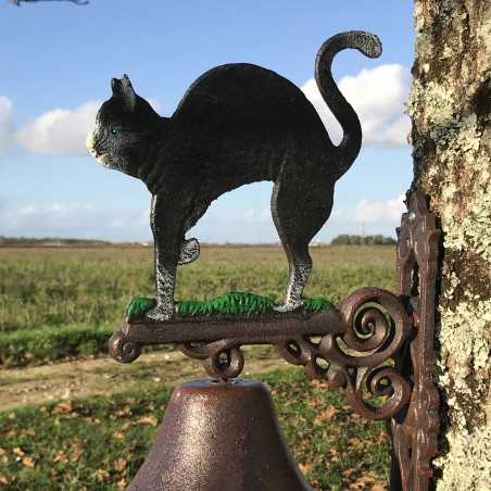 Campana de puerta de hierro fundido con gato negro