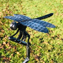 Pluviómetro de jardín de acero inoxidable con libélula – 134 cm
