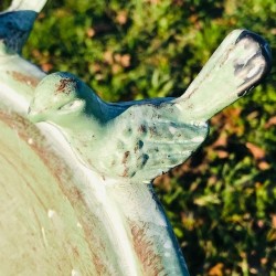 Bañera para pájaros de metal verde patinado