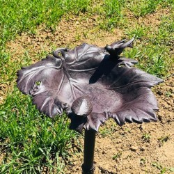 Gran comedero y baño para pájaros de hierro fundido, hoja de parra, marrón, H-83 cm, vista lateral