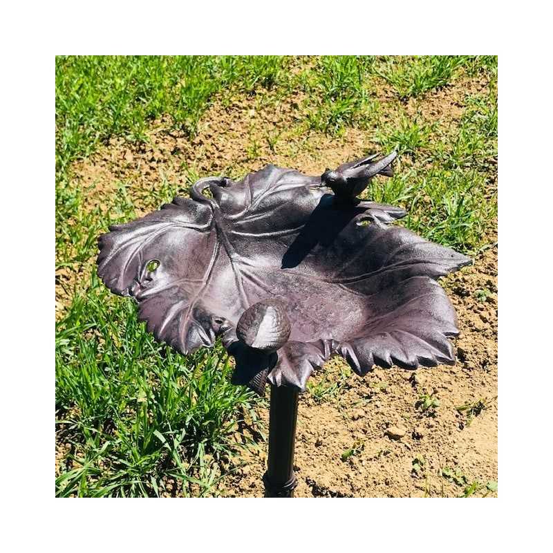 Grande Mangeoire Bain d'oiseau en Fonte Feuille De Vigne marron H-83cm vue de coté