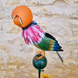Pluviómetro decorativo de jardín con loro de colores