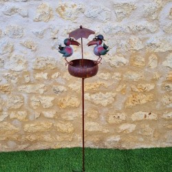 Comedero para pájaros de metal con parasol y dos aves