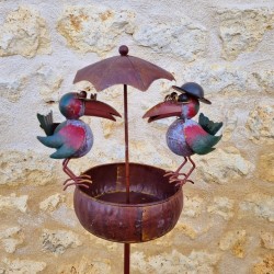 Comedero para pájaros de metal con parasol y dos aves