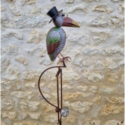 Balancín decorativo de cuervo con sombrero en metal y vidrio