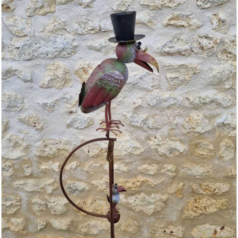 Móvil decorativo de jardín con cuervo y su cría