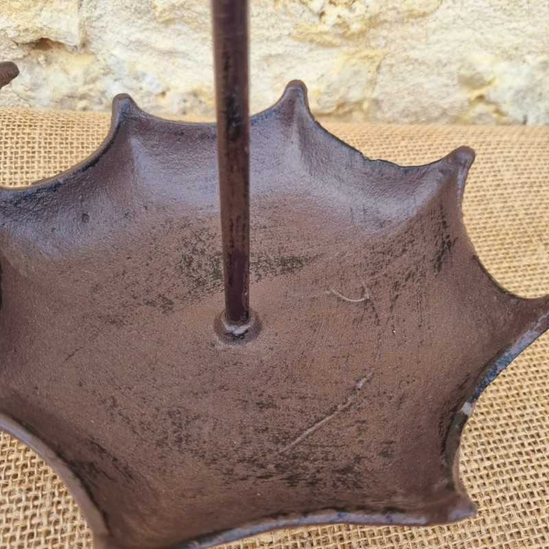 Baño para pájaros de hierro fundido con forma de paraguas