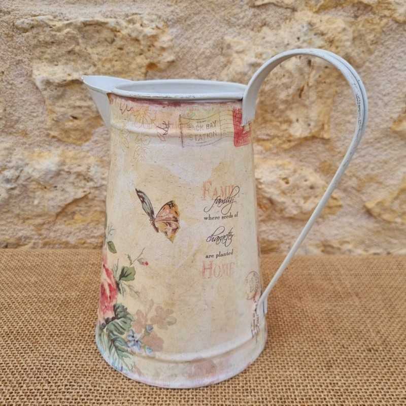 Broc decorativo estilo antiguo con motivos decorativos de mariposas y flores 18,90 € LEZARD DU JARDIN