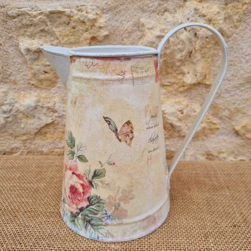 Broc decorativo estilo antiguo con motivos decorativos de mariposas y flores 18,90 € LEZARD DU JARDIN