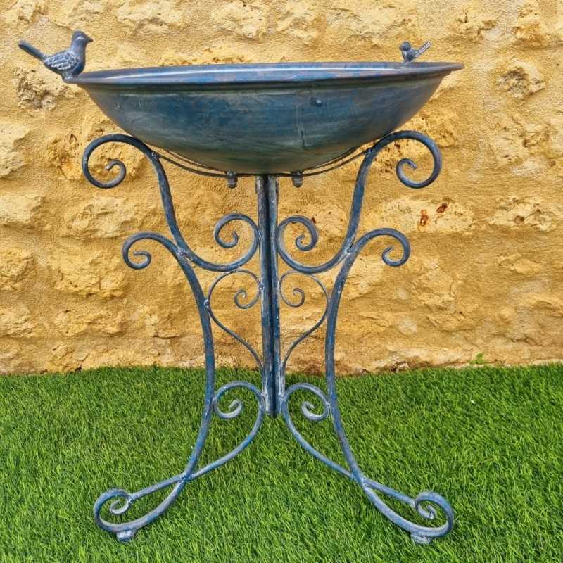 Bain d'oiseaux, mangeoire en fer sur trépied arabesques bleue aspect ancien