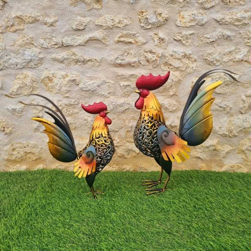 Gallo en hierro dorado, negro y rojo – Decoración de jardín de excepción