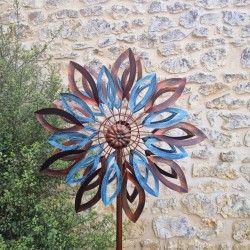 Molino de viento exterior con diseño floral metálico