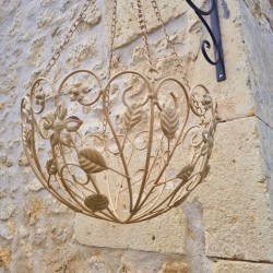 Cesta colgante para plantas de hierro beige envejecido marrón