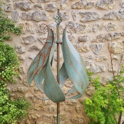 Molino de viento decorativo para jardín en hierro con forma de tulipán modelo CHEVERNY 149,00 € LEZARD DU JARDIN