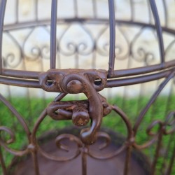 Cesta de hierro burdeos beige 22,90 € LEZARD DU JARDIN