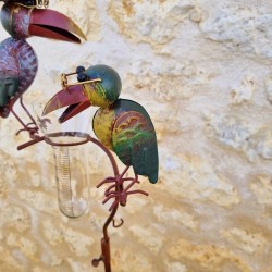 Pluviómetro de pincho, tutor para plantas, decoración de jardín, diseño de cuervo en hierro envejecido con embudo y tubo de vidr