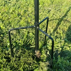 Molino decorativo de jardín en cobre "Poésie Aérienne" visto desde el anclaje al suelo