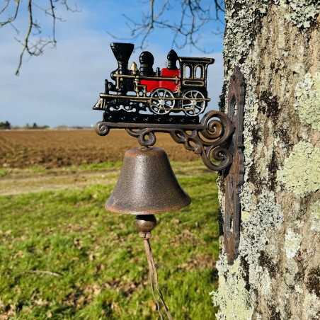 Campana de pared de hierro fundido con locomotora – Vista completa