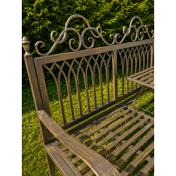Mesa central abatible integrada en el banco de jardín – Detalle
