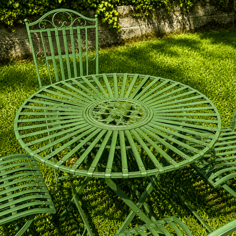 Silla de metal con respaldo de volutas – Detalle