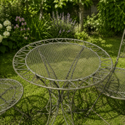Mesa de jardín redonda con tablero de rejilla – Vista frontal