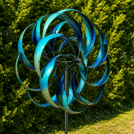 Molino de viento para jardín con grandes aspas curvas