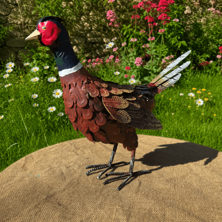 Faisán decorativo de metal con plumaje realista