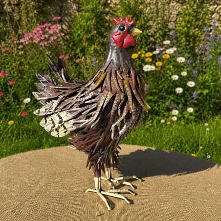 Escultura de gallina de metal para jardín