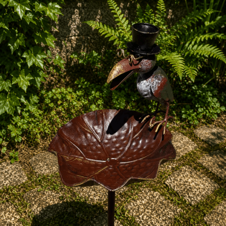 Bebedero y comedero para aves con cuervo de metal