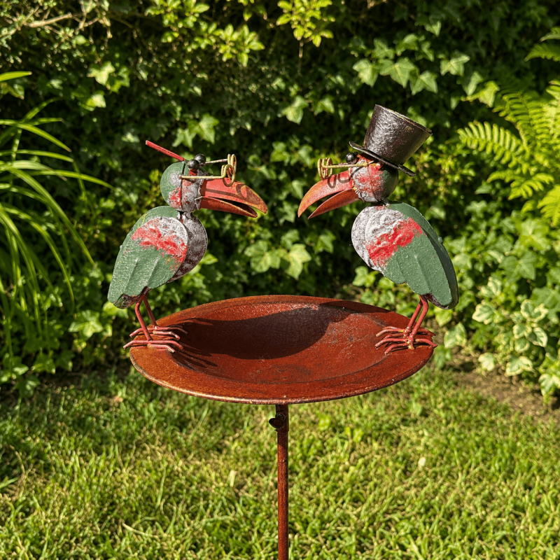 Comedero para aves con dos cuervos decorativos de metal