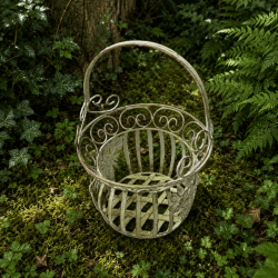 Cesta portamacetas verde salvia patinado con flores.  -LADJ.
