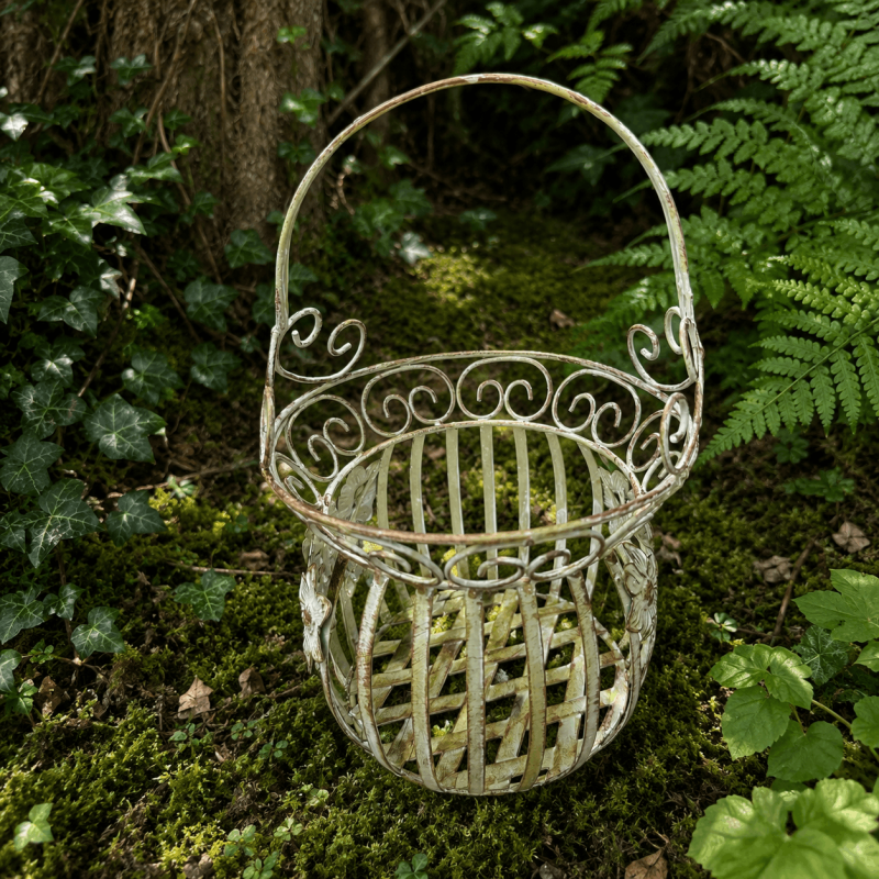 Cesta portamacetas verde salvia patinado con flores.  -LADJ.