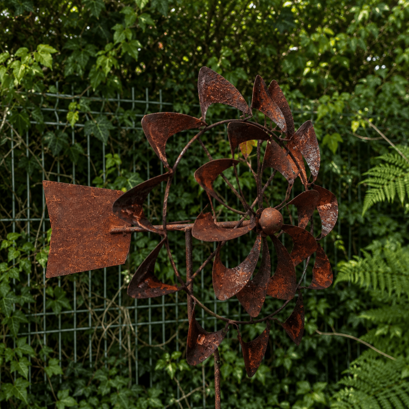 Molinillo de viento para jardín – vista lateral