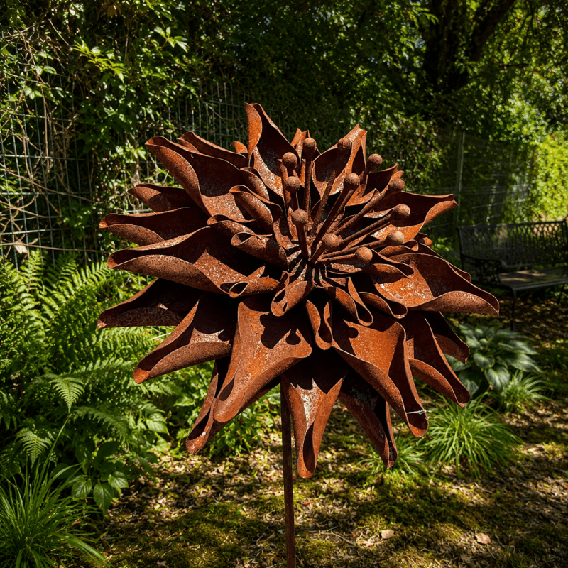 Dalia de metal para jardín color óxido – vista frontal