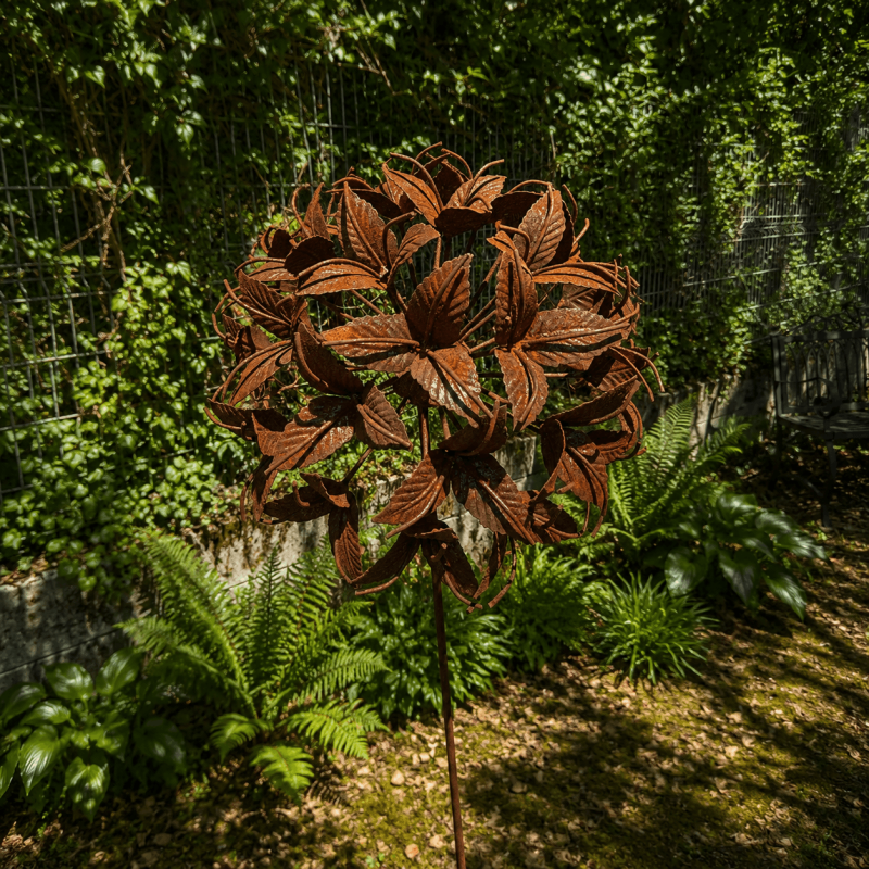 Flor metálica para jardín color óxido – vista frontal