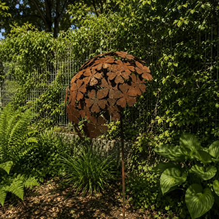 Flor decorativa con estaca y cabeza redondeada – vista completa