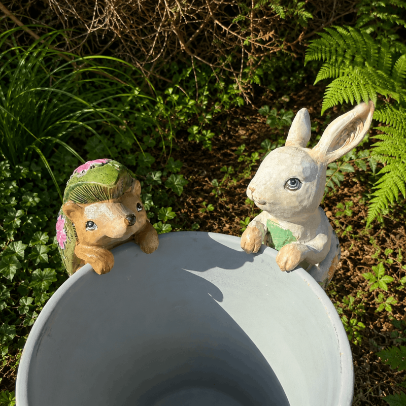 Figuras colgantes para macetas de resina – Conejo y erizo