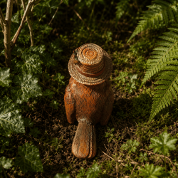 Petirrojo de resina marrón y naranja – Vista trasera